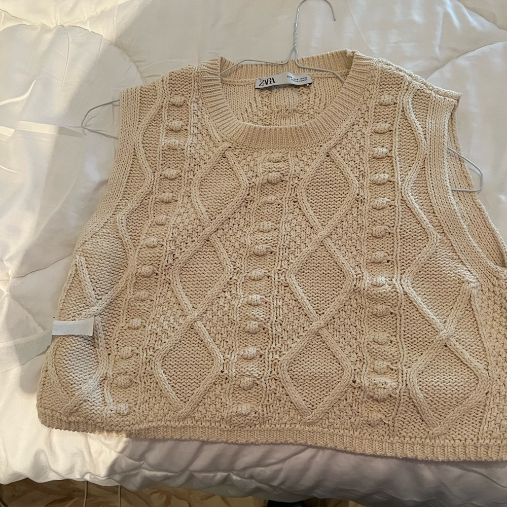 Zara cropped cable knit sweater vest